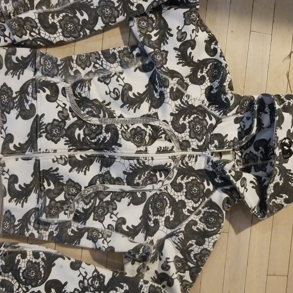 Lululemon black and white hoodie size 8